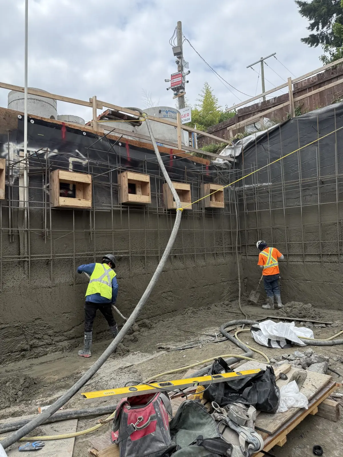 Blueprint advisor and contractor reviewing work on an active job site